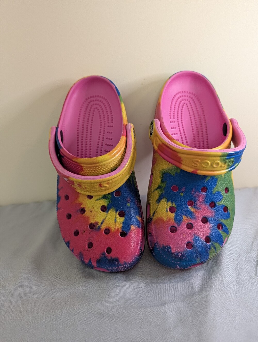 CROCS Kids Tie-Dye Clog in Pink, Yellow & Blue